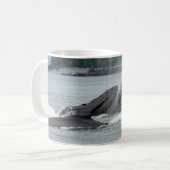 Fütternd Humpbackwale Kaffeetasse (Vorderseite Links)