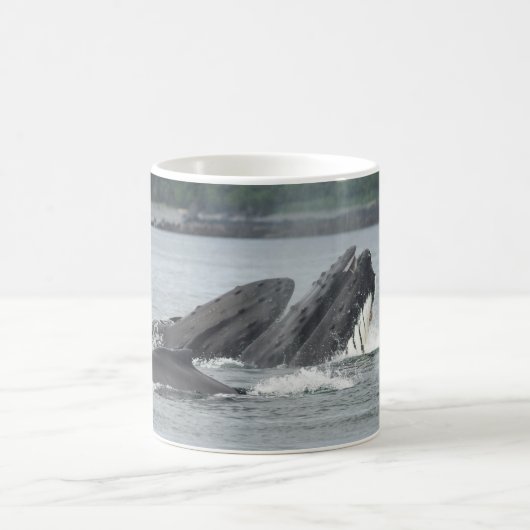 Fütternd Humpbackwale Kaffeetasse (Mittel)