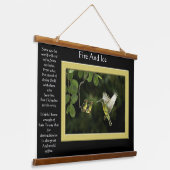 Fütternd Kind bei Feuer und Eis Wandteppich Mit Holzrahmen (Gewinkelt)