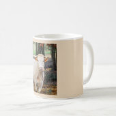 Fütternd Kuh in Frankreich Kaffeetasse (VorderseiteRechts)
