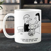 Füttre eines Hundes am Tisch. Funny Kaffeetasse