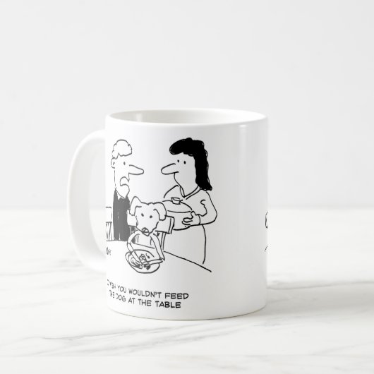 Füttre eines Hundes an der Tabelle Kaffeetasse (Vorderseite Links)