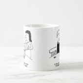 Füttre eines Hundes an der Tabelle Kaffeetasse (Mittel)
