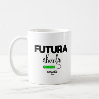Futura abuela cargando kaffeetasse