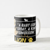 Future King: Baby Lion Motivierend Tasse Artwork (VorderseiteRechts)