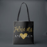 Future Mrs Gold and Black Wedding Party Bag Tasche<br><div class="desc">Zukünftige Mrs. Gold und Black Wedding Party Bag ist die perfekte Hochzeitstasche,  mit der Sie in eine Hochzeit in Urlaubsort reisen können.</div>