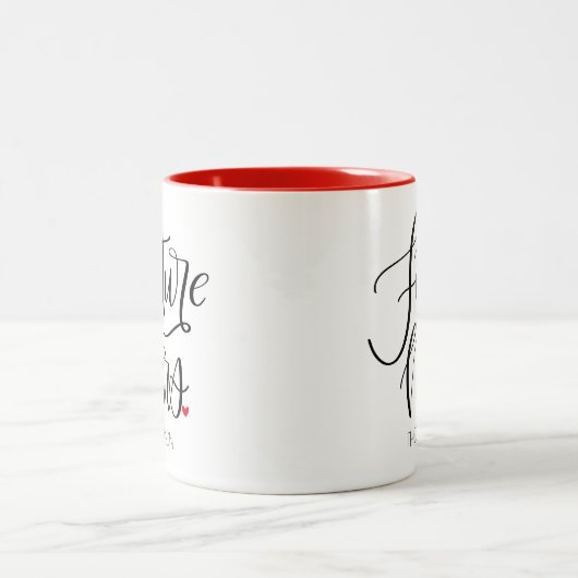 Future Mrs Typografy Design Red Zweifarbige Tasse (Mittel)