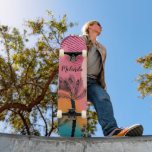 Futuristische Palm Skateboard Personalisiert Name<br><div class="desc">Palm Tree Futuristic Retro Design Skateboard Designed by Dream Big Digital Design Ein tropisches Skateboard mit einem rosa Sonnenuntergang abstrakte Design.</div>