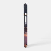 Futuristische Türme über dem Hafen schweben iPhone 16 Hülle (Linke Seite)
