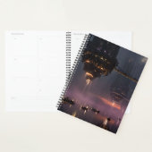 Futuristische Türme über dem Hafen schweben Planer (Anzeige)