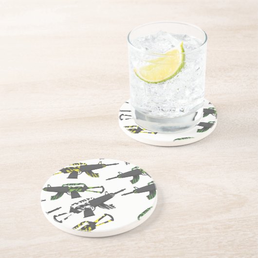 Futuristischer Maschinengewehr Getränkeuntersetzer (Seite)