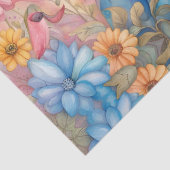 Fuzzy Baby Elephant in einem pastellfarbenen Daisy Seidenpapier (Detail)