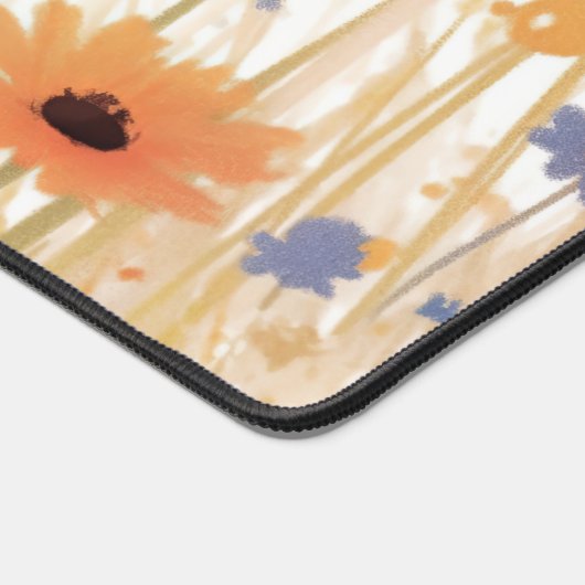 Fuzzy Black Cat Wide Eye Orange Meadow Flower Schreibtischunterlage (Ecke)