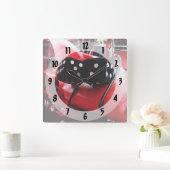 Fuzzy Dice in Chevy Quadratische Wanduhr (Zuhause)