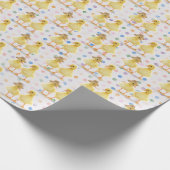 Fuzzy Duckling Couple auf Polka Docks Geschenkpapier (Ecke)