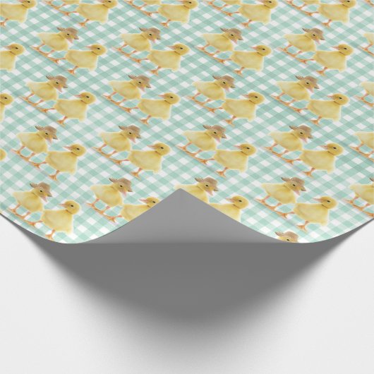 Fuzzy Duckling Couple on Gingham Geschenkpapier (Ecke)