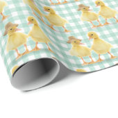 Fuzzy Duckling Couple on Gingham Geschenkpapier (Rolleneckpunkt)