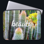 Fuzzy Green Cacti Succulent Foto Schönheitsskript Laptopschutzhülle<br><div class="desc">Kakteen gedeihen unter den härtesten Wüstenbedingungen. Traum von sonnigen Tagen und die Schönheit eines Sommergarten, wenn Sie diese atemberaubende Fotografie neopren Laptop-Ärmel. Dieser Laptop-Ärmel ist in drei Größen erhältlich: 15 Zoll, 13 Zoll und 10 Zoll. Ein tolles Geschenk für jemanden, der etwas Besonderes ist! Sie können leicht personalisieren diese neopren...</div>