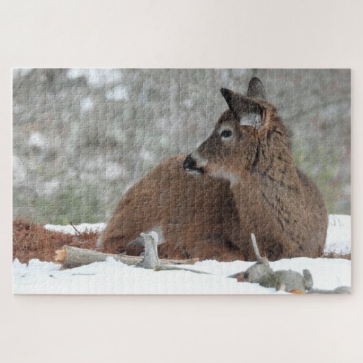Fuzzy White Tails Hirsch Fawn ruht im Schnee Puzzle (Horizontal)