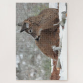 Fuzzy White Tails Hirsch Fawn ruht im Schnee Puzzle (Vertikal)