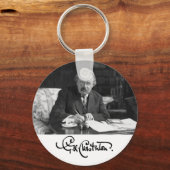 G. K. Chesterton bei der Arbeit Schlüsselanhänger (Vorderseite)