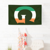 G Monogram überlagert auf irischer Flagge (v) Banner (Insitu)