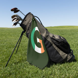 G Monogram überlagert sich auf irischer Flagge gtt Golfhandtuch