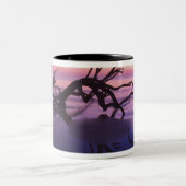 GA Jekyll Island, Tree Friedhof am Strand Zweifarbige Tasse (Mittel)