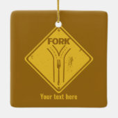 Gabel auf der Straße lustiges Verkehrszeichen Keramikornament (Rückseite)