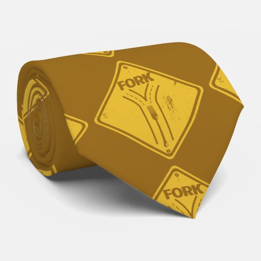 Gabel auf der Straße lustiges Verkehrszeichen Krawatte (Gerollt)