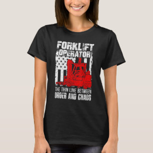 Gabelstapler-Betreiber mit der amerikanischen Flag T-Shirt