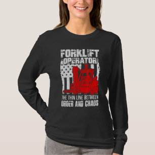 Gabelstapler-Betreiber mit der amerikanischen Flag T-Shirt