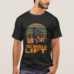Gabelstapler-zertifizierter Hubstapler mit etwas G T-Shirt