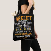Gabelstaplerfahrer mit dem schwersten Teil des Gab Tasche (Von Nahem)