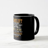 Gabelstaplerfahrer mit dem schwersten Teil des Gab Tasse (VorderseiteRechts)