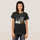 Gabelstaplerfahrer mit Live-Liebe T-Shirt (Vorne ganz)