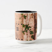 Gabriel Garcia Marquez-Graffiti Zweifarbige Tasse (VorderseiteRechts)