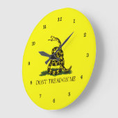 Gadsden Flag, die mich nicht befallen hat Große Wanduhr (Winkel)