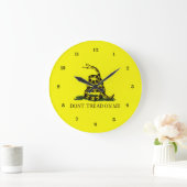 Gadsden Flag, die mich nicht befallen hat Große Wanduhr (Zuhause)