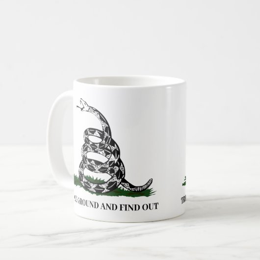 Gadsden-Flag-Umgehung und Erfahren Kaffeetasse (Vorderseite Links)