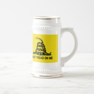 Gadsden-Flagge treten nicht auf mir Stein Bierglas