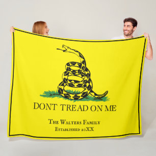 Gadsden-Flagge Tritt Nicht Auf Mich Familienname G Fleecedecke