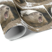 Gähnender Waldmurmeltier mit Nachtmütze Geschenkpapier (Rolleneckpunkt)