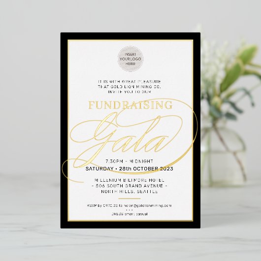 GALA FUNDRAISER Moderne Logokalligrafie, schwarzes Folieneinladung (Stehend vorne)