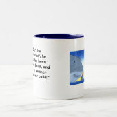 "Galanter Haifisch" durch Suzi Deutschen Zweifarbige Tasse (Mittel)