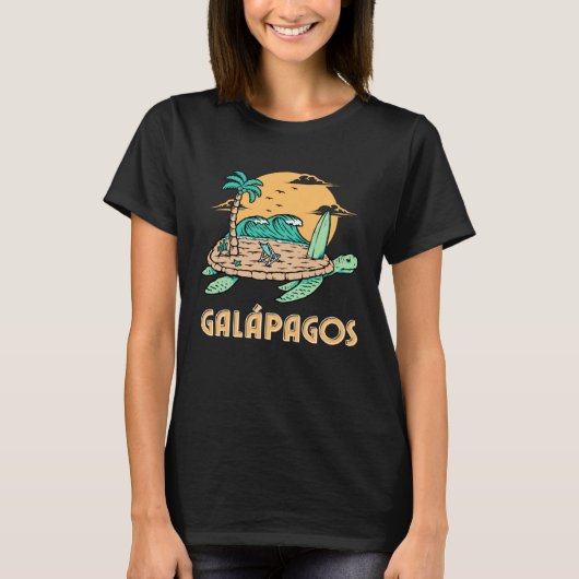 Galapagos Islands Sea Turtle Surfing Beach T-Shirt (Vorderseite)