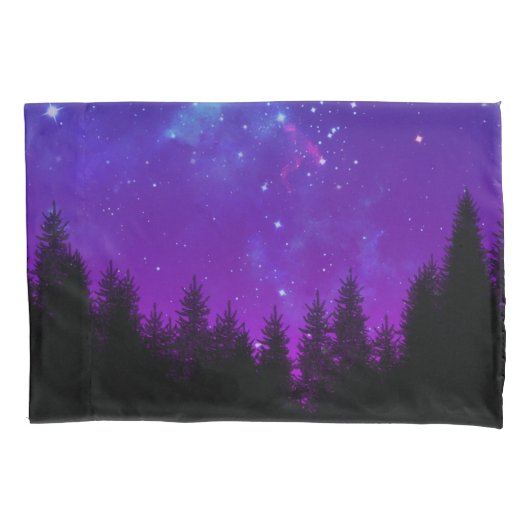 Galaxie über dem Wald bei Nacht Kissenbezug (Vorderseite)