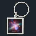 Galaxy M82 Schlüsselanhänger<br><div class="desc">Dieses Bild zeigt eine atemberaubende Sicht auf eine Sternexplosion Galaxie, die von Weltraumteleskopen produziert wird. M82 ist eine Galaxie, die etwa 12 Millionen Lichtjahre von der Erde entfernt ist und einen Ausbruch der Sternenbildung durchmacht. Die Röntgenbilder von Chandra (blau) zeigen, wie Gas von der Scheibe der Galaxie weggesprengt wird, da...</div>