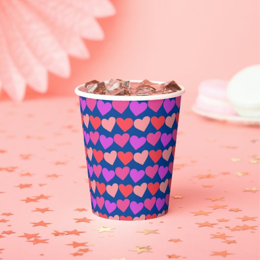 Galentines Day Pink Red Hearts Bold Retro Groovy Pappbecher (Insitu)