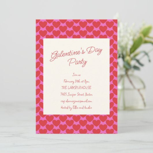 Galentine's Party Pink and Red Heart Valentine Einladung (Stehend Vorderseite)